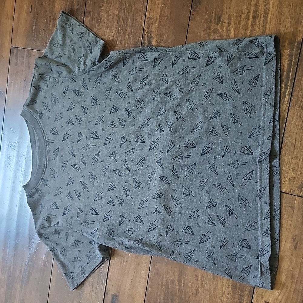 3/$15! Cat & Jack size 8/10 medium paper airplane t-shirt